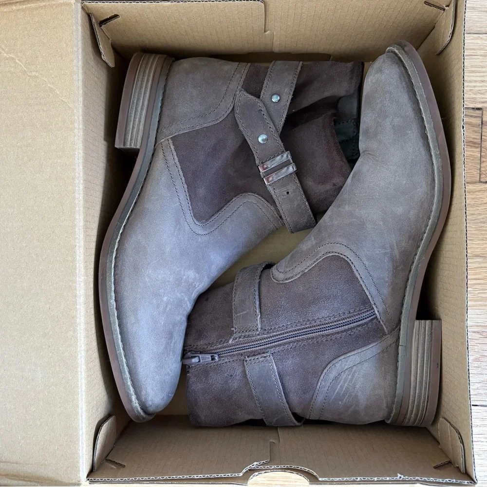 Clarks Women Cloudstepper Booties - Picture 1 of 9
